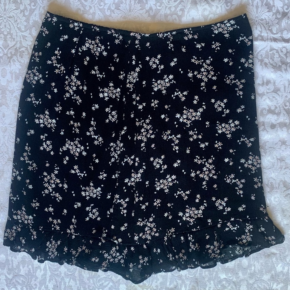 Abercrombie & Fitch Black/Floral Ruffle Bottom Mini Skirt Women's L
